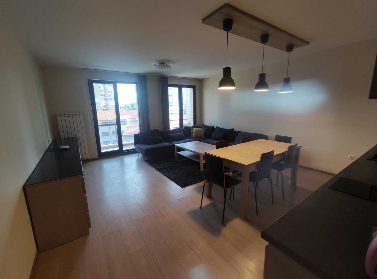 Дава се под наем Тристаен апартамент в София, Надежда 2 - 114 кв.м за 750 € - Снимка #2