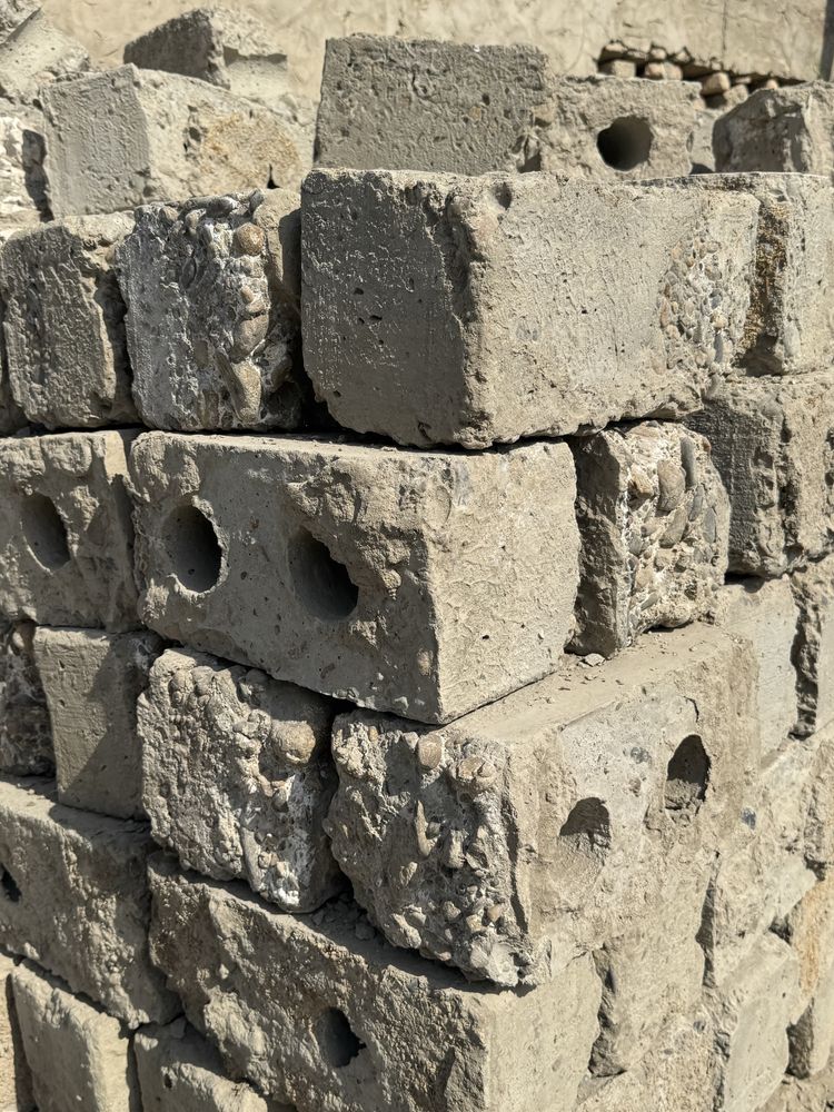 Shlaka blok sotiladi 3200 som