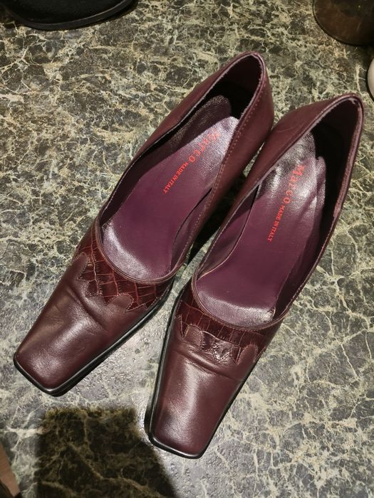 Дамски обувки на ток в цвят бордо