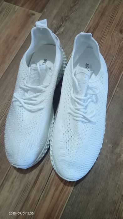 Кросовки 41 размері новые