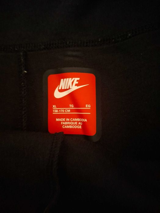 Nike Tech Fleece XL юношески