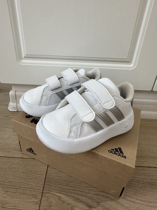 Ботуши и обувки за момиче