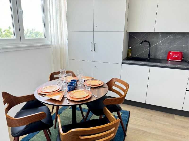 Дава се под наем Едностаен апартамент в Бургас, Център - 49 кв.м за 430 € - Снимка #2