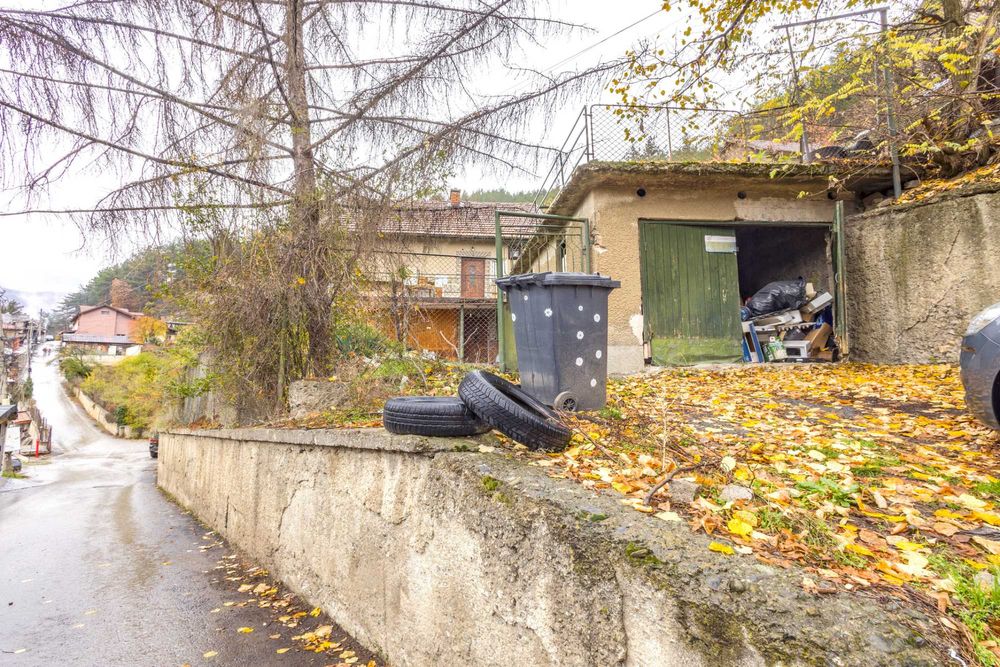 Продава се 2-етажна къща в гр. Своге