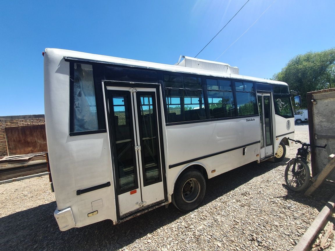 Isuzu Avtobus NP21
