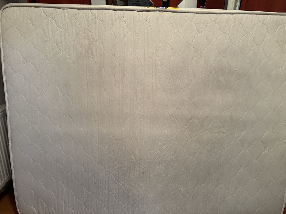 Vand saltea pat in stare buna