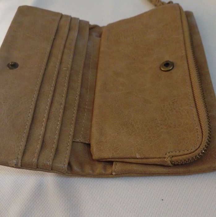 Обява 24 Дамски портмонета