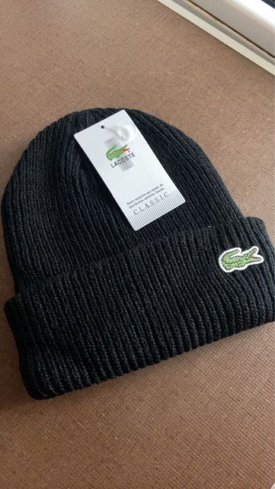 Căciulă LaCoste, nouă