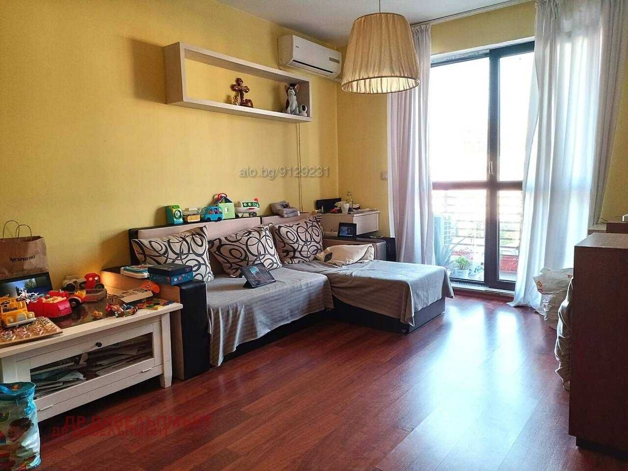 Дава се под наем Двустаен апартамент в София, Витоша - 62 кв.м за 612 € - Снимка #2