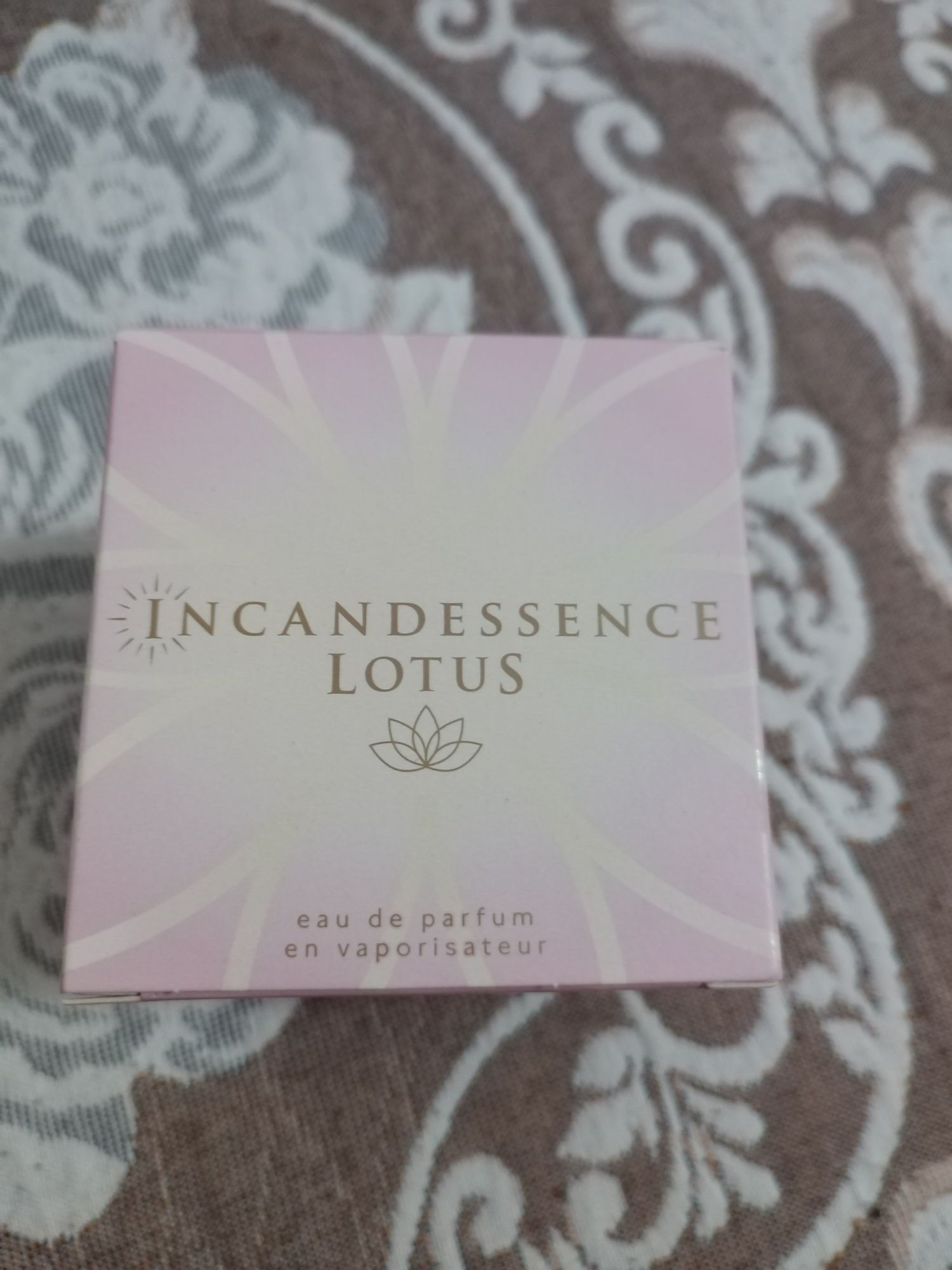 Apa de parfum Incandessence Lotus