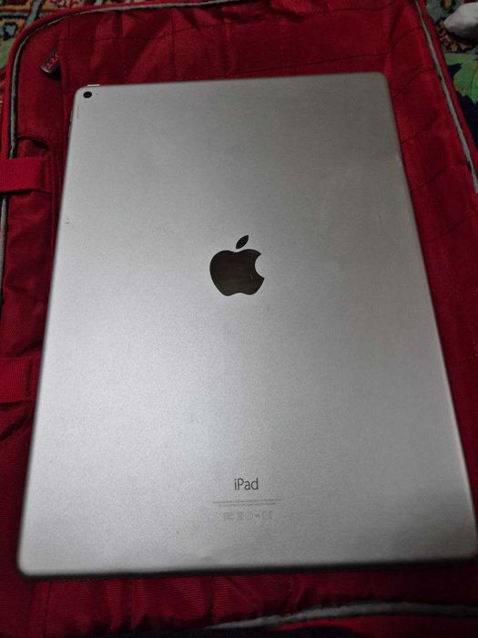 Apple iPad Pro 1st Gen 12.9" 32GB Silver Wi-Fi Tablet ML0G2LL/A