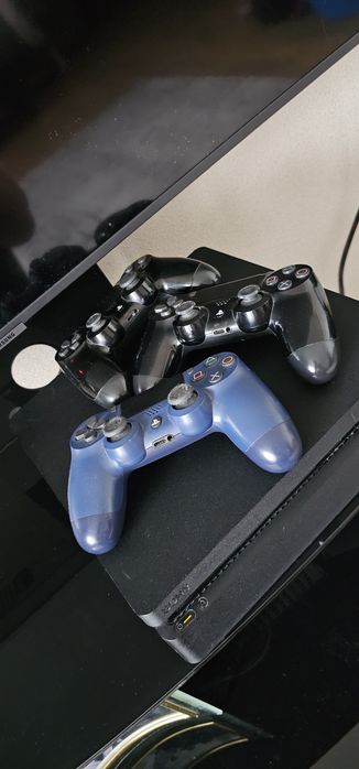 Продам Sony playstation 4