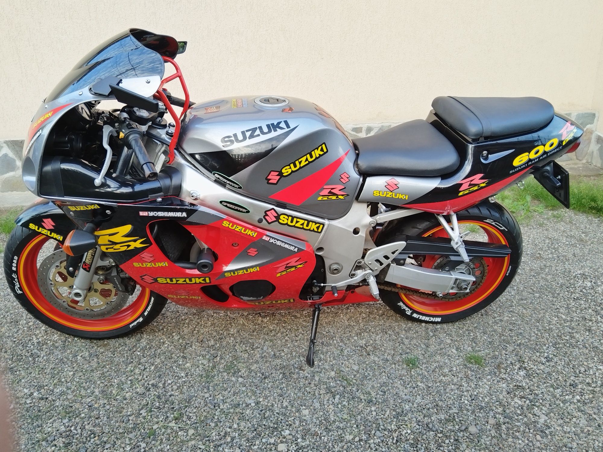 SUZUKI GSXR 600 SRAD  ! variante MOTO / AUTO