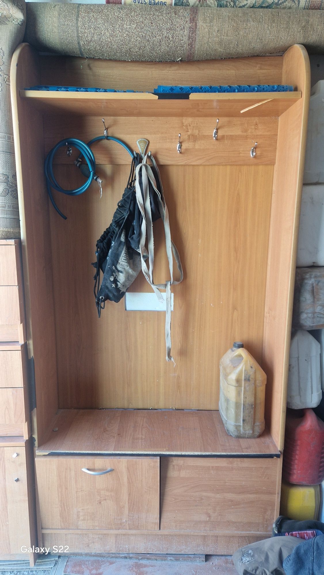 Продам прихожая состояние среднее