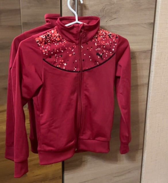 Продавам детски суйчер puma не носен!!!