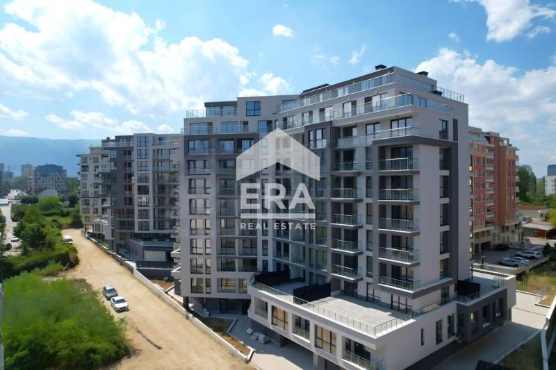 Двустаен апартамент с просторна тераса в кв. Полигона
