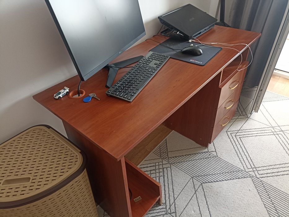 Стол компьютерный (письменный)