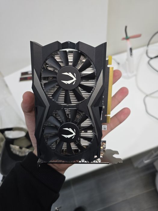 Продаю видеокарту RTX 1650 4 GB