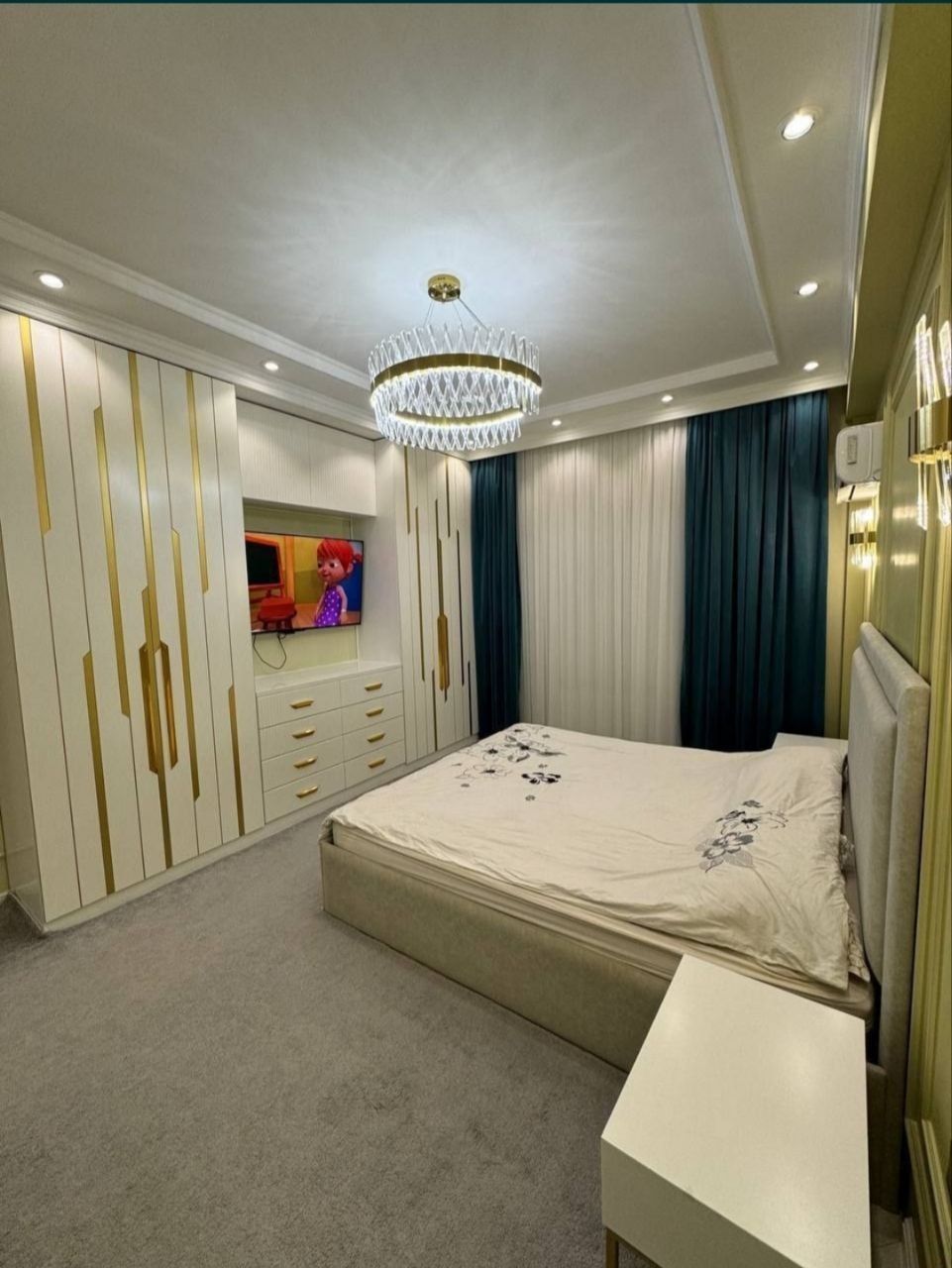 Продажа паркенсткая улица М-Улугбек район 4х ком. 106 кв.м