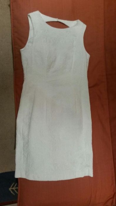 Бяла рокля h&m