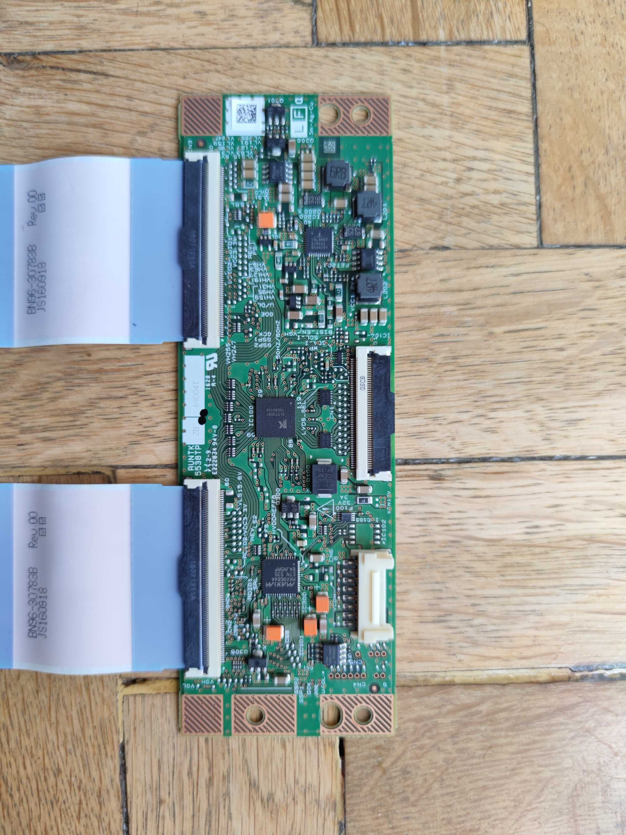 Продавам Samsung UE40J5100AW на части.