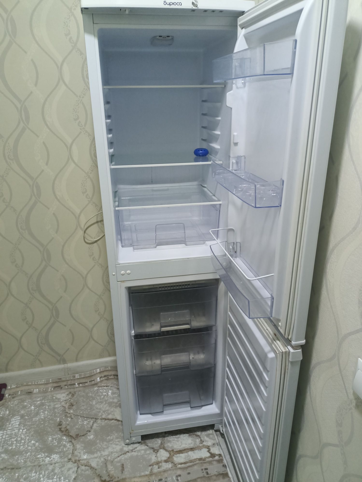 Холодильник продам Отличном состояние почтий новый