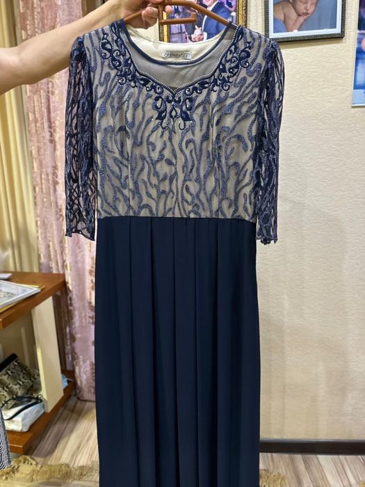 Продам платье женское