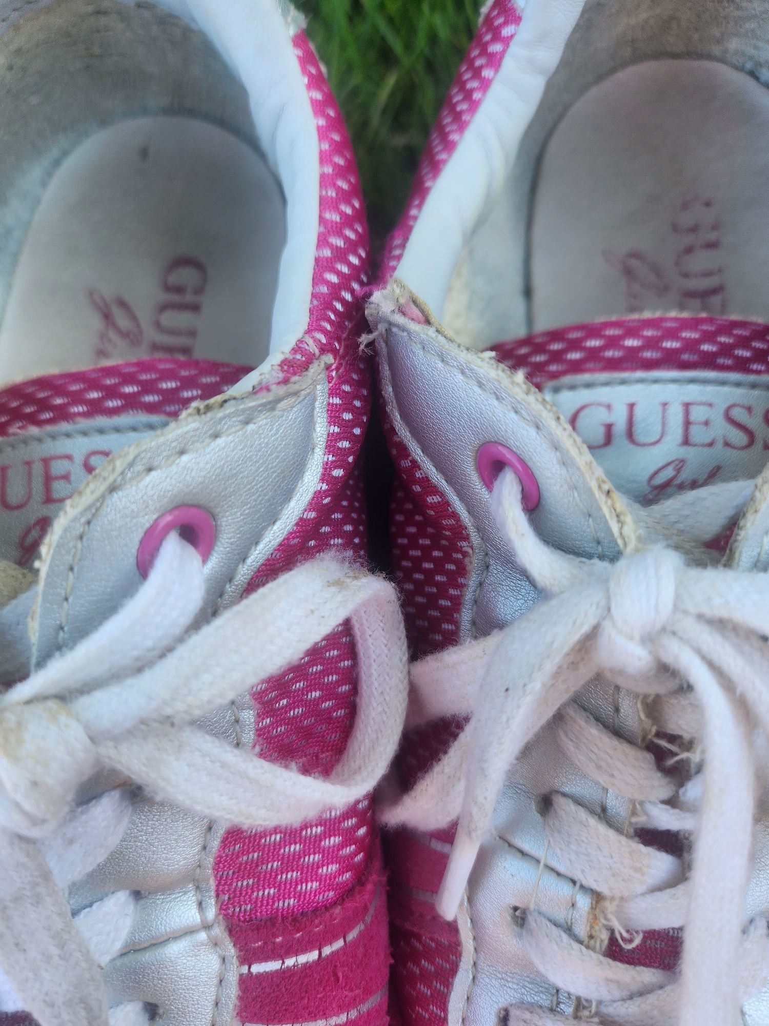 Сникърси Guess момиче