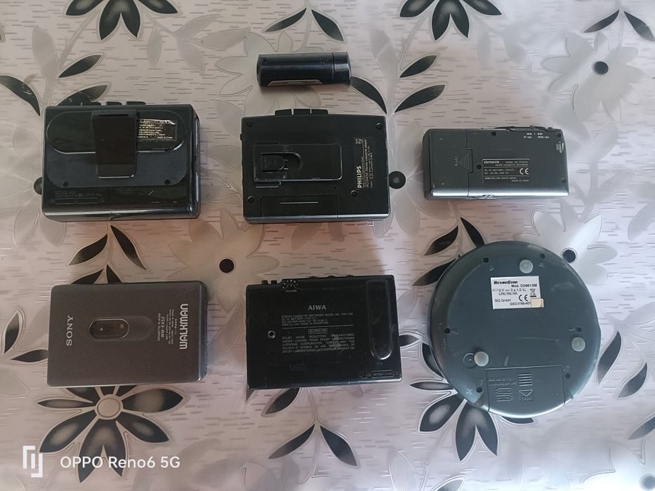 Vând colecția personală walkman