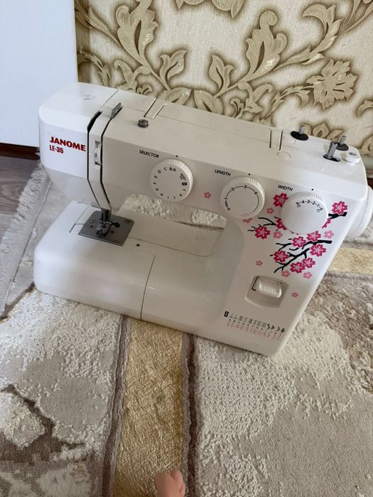 Швейная машина в отличном состояний