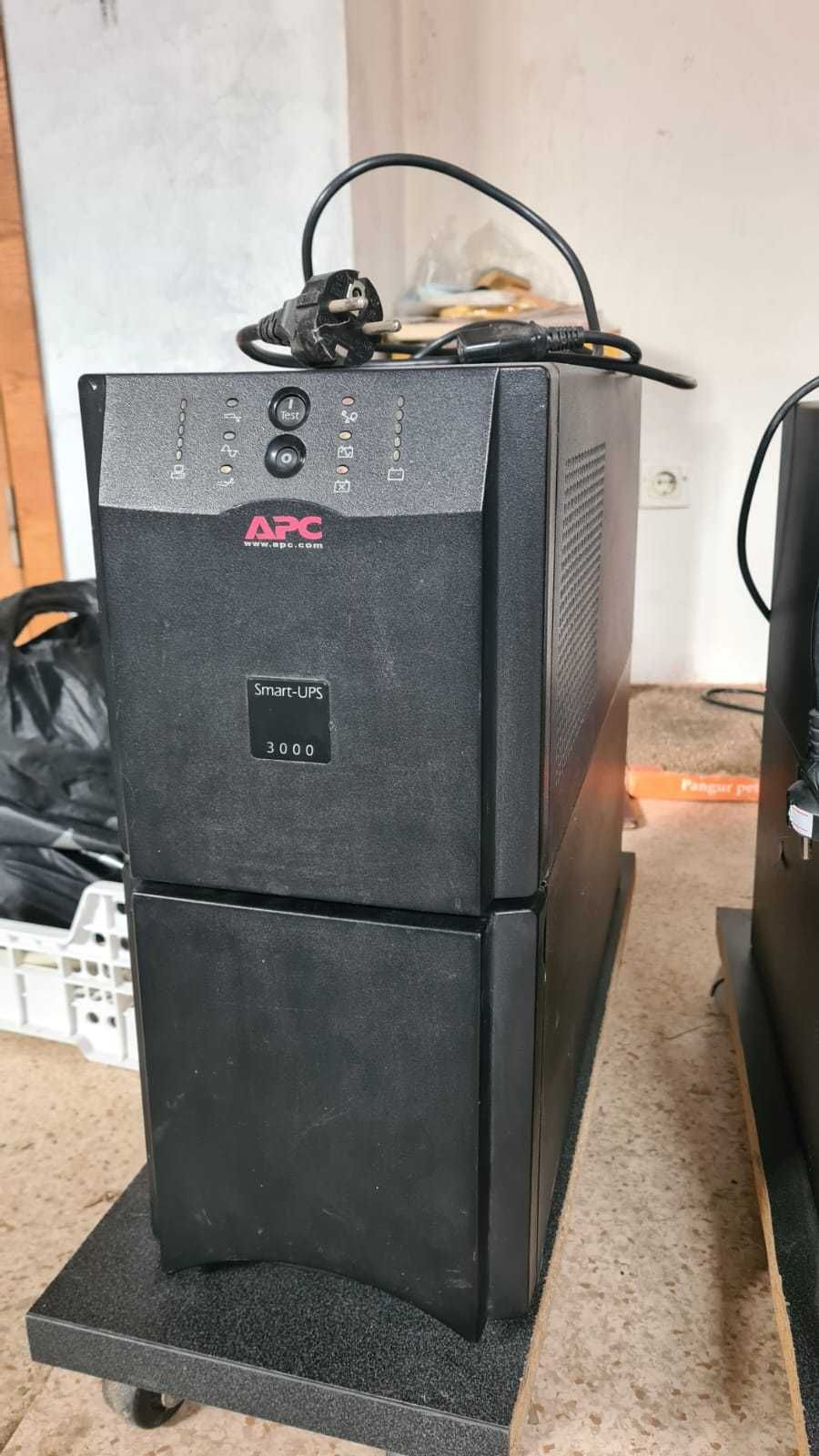 Источник бесперебойного питания Smart-UPS 3000  и 2200RM12U