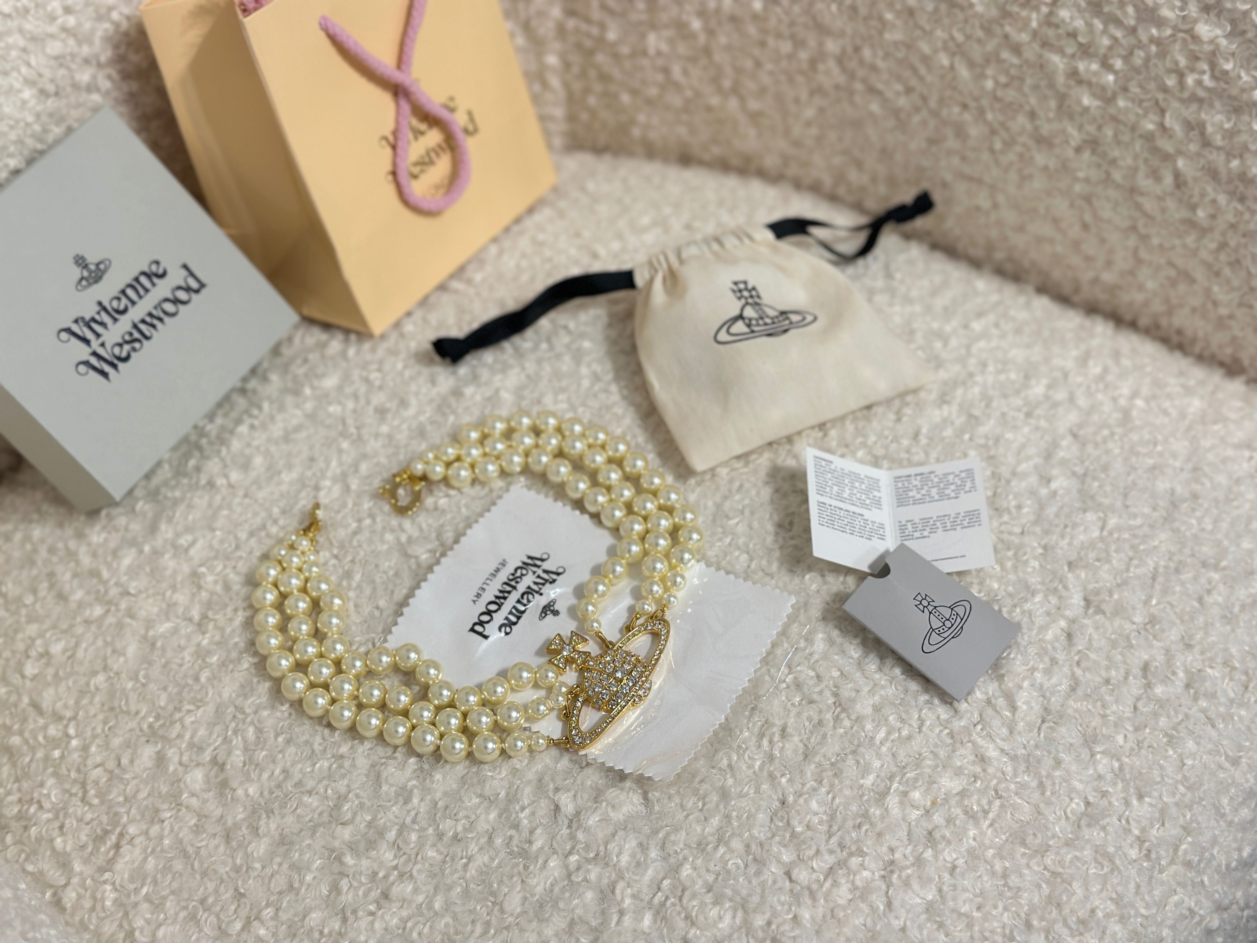 Colier Vivienne Westwood pearl orb auriu 3 randuri