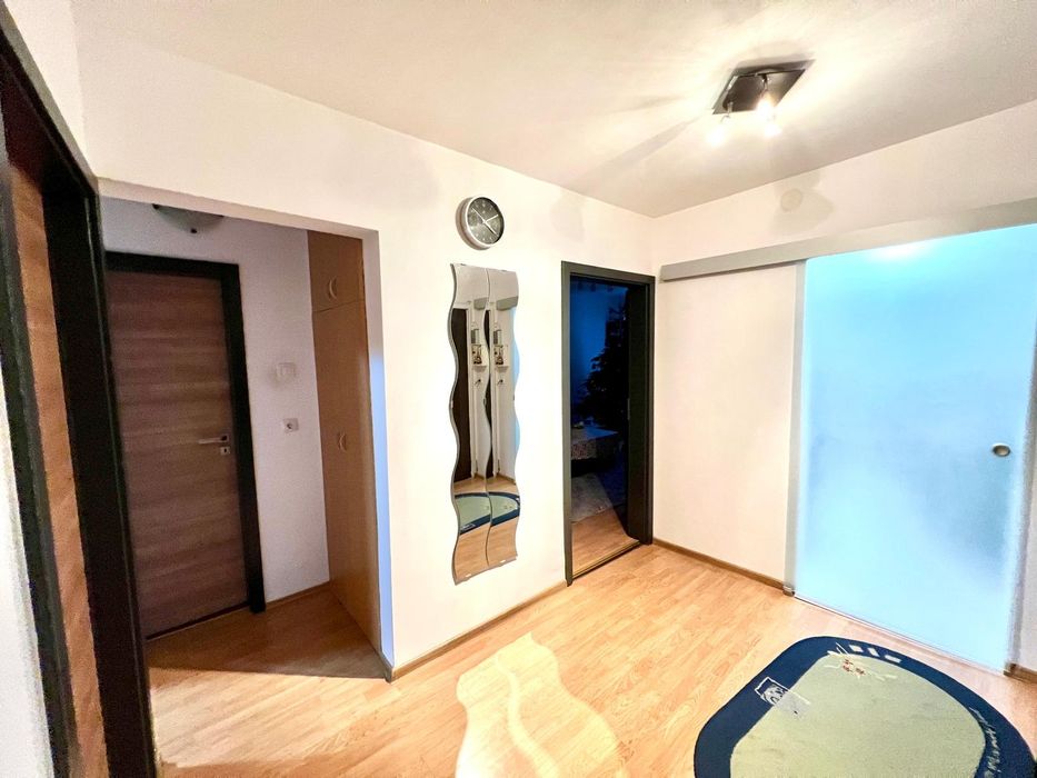 Proprietar închiriez apartament cu 4 camere, 2 băi, 2 balcoane