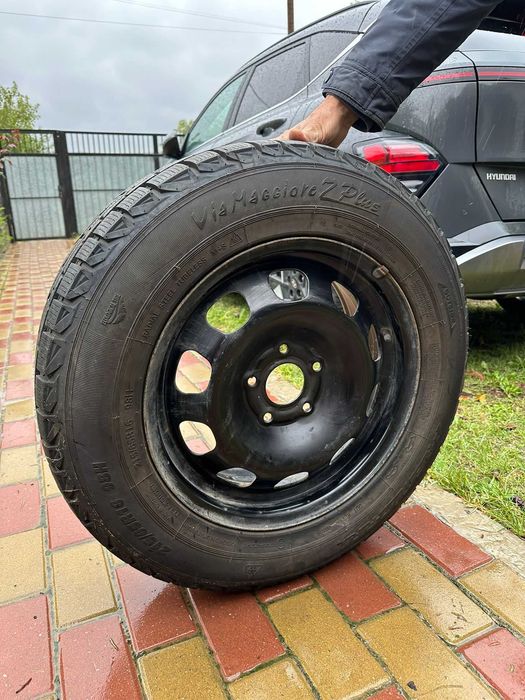 Vând set complet roți de iarnă pentru Dacia Duster