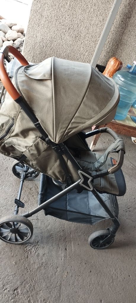Коляска прогулочная