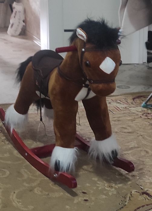 Продам детскую лошадку качалкау