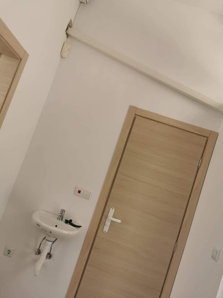 Дава се под наем Магазин в Айтос - 40 кв.м за 280.5 € - Снимка #4