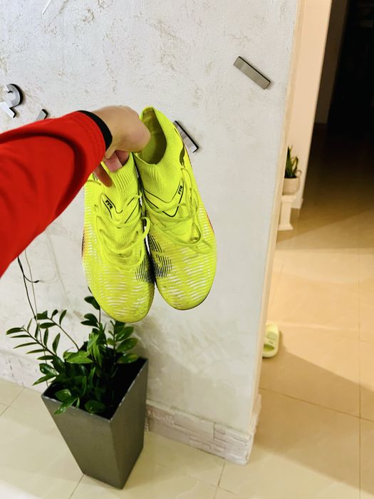 Ghete Puma Future neon cu negru – mărimea 44