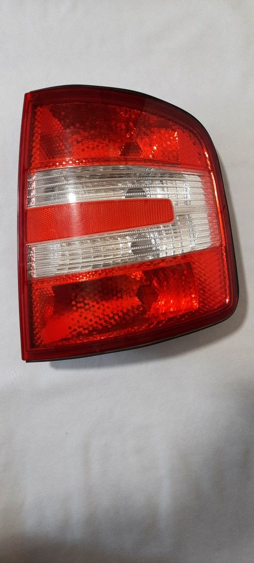 Lampa tripla stop spate dreapta Skoda Fabia