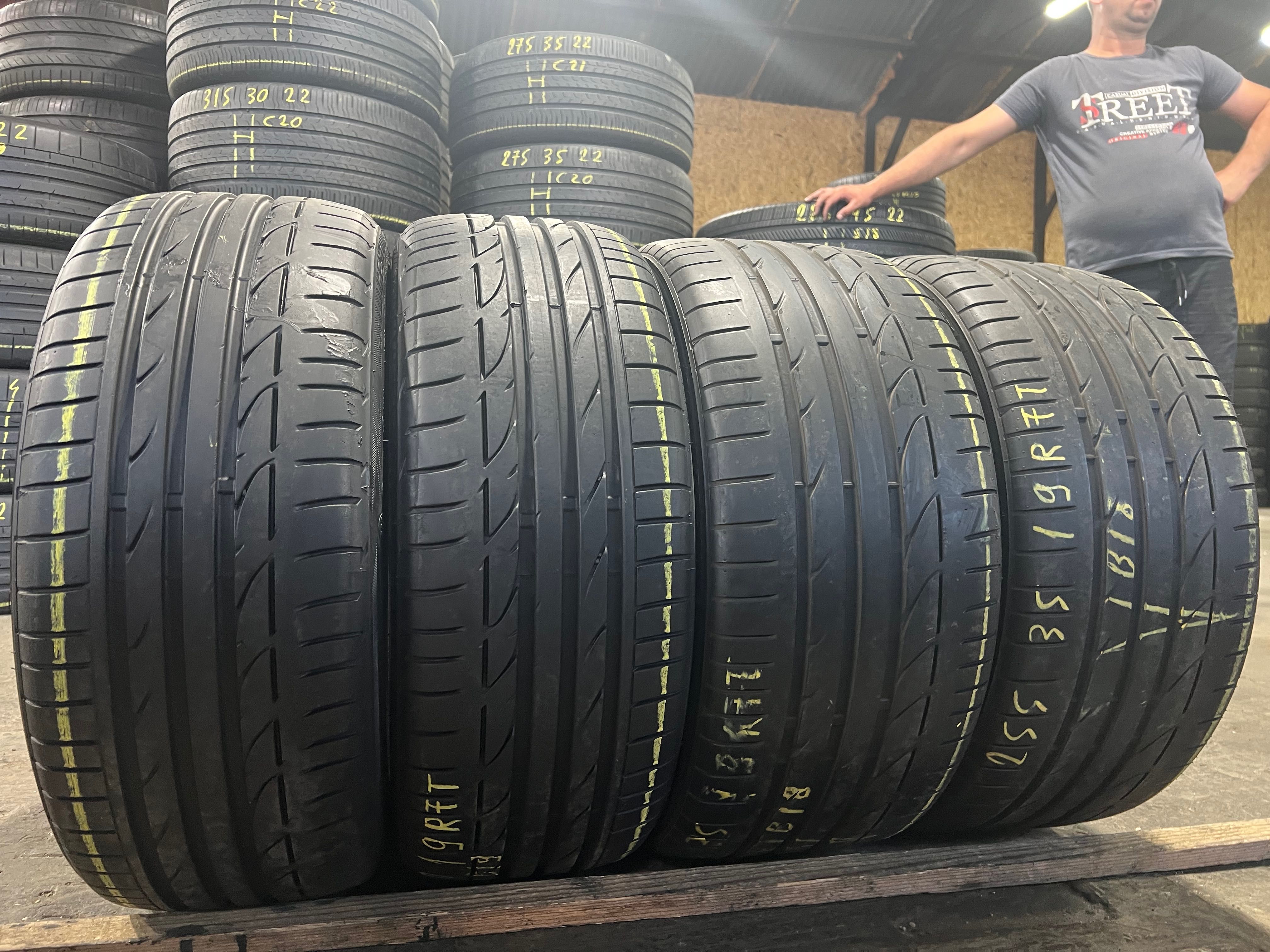 4 anvelope de vara Bridgestone 255/35/19 cu 225/40/19