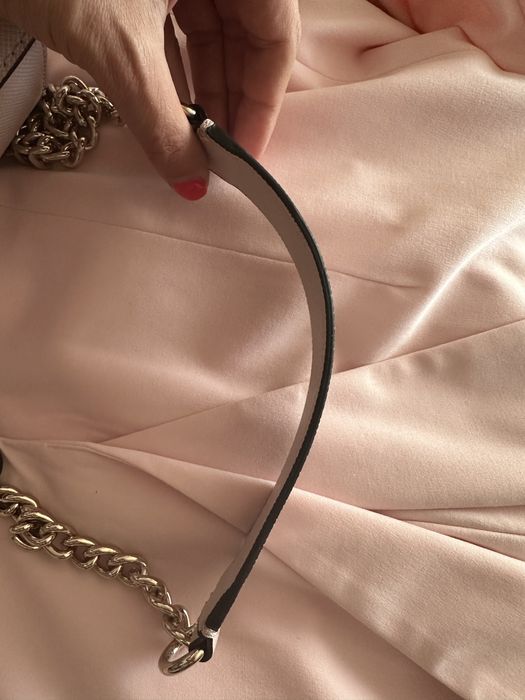 Дамска чанта Guess