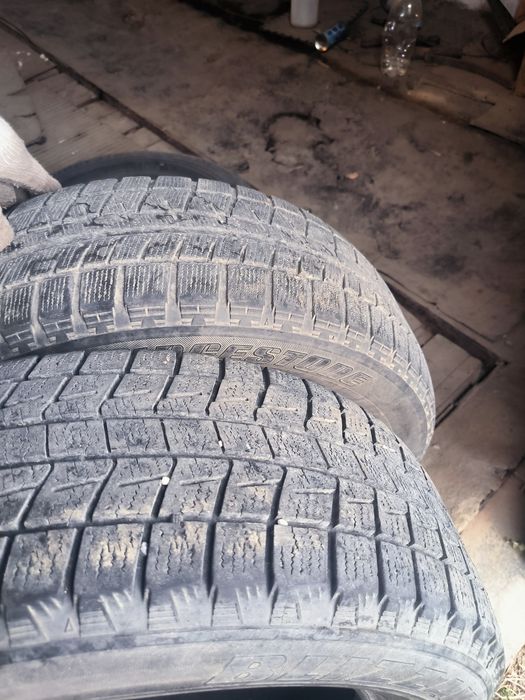 Продам пару зимних шин 215/60 R16