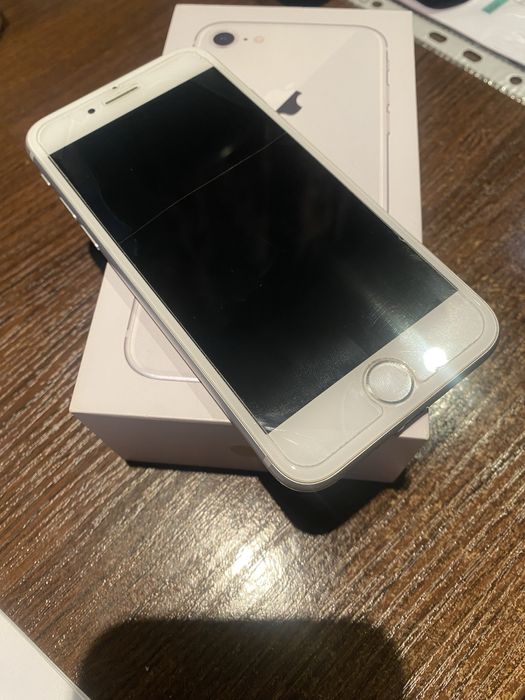 Iphone 8 много запазен