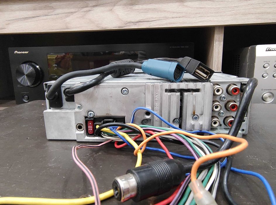 Висок клас ALPINE CDE-9882Ri USB / CD / MP3