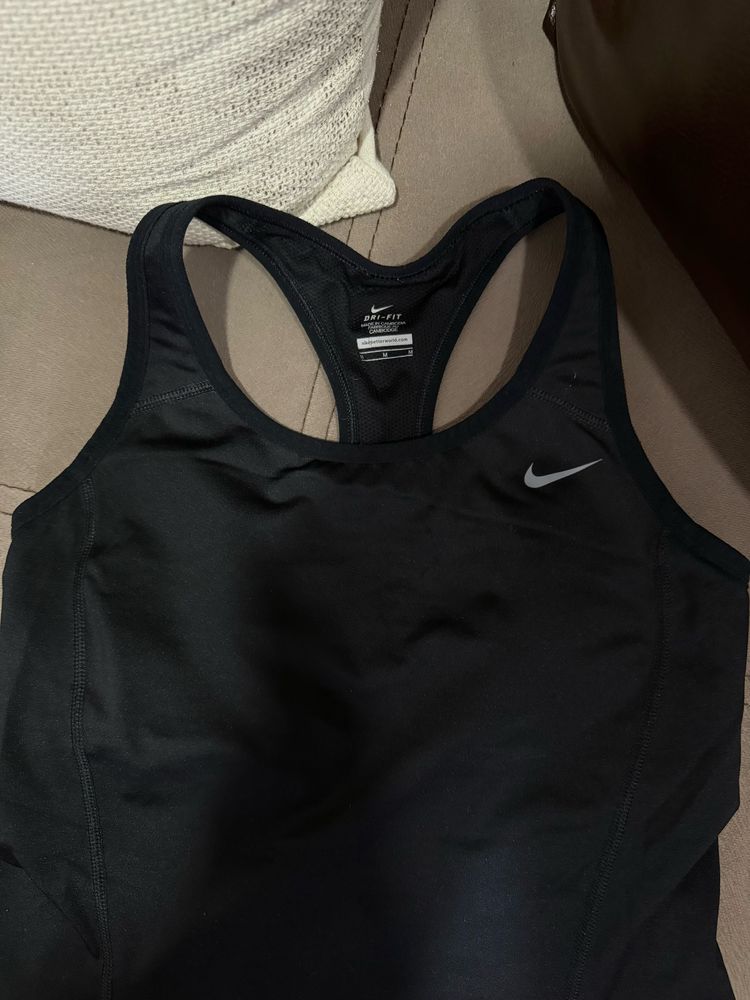спортно бюстие на nike, adidas
