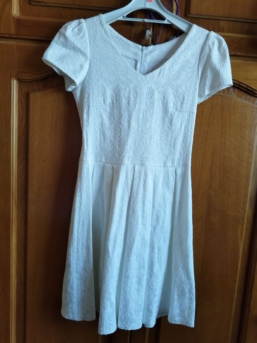 Rochiță albă în stare perfectă