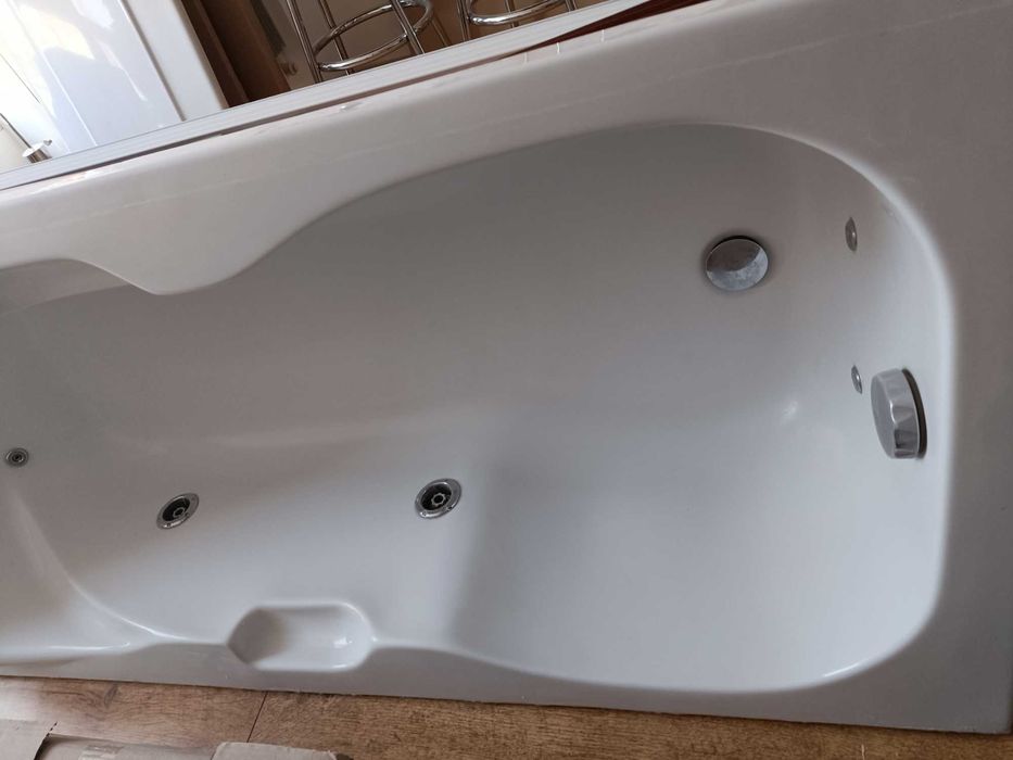 Вана с джакузи  в много добро състояние