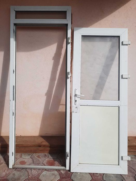 Ușă cu toc+geam termopan antiefractie, pretabil pt. exterior.