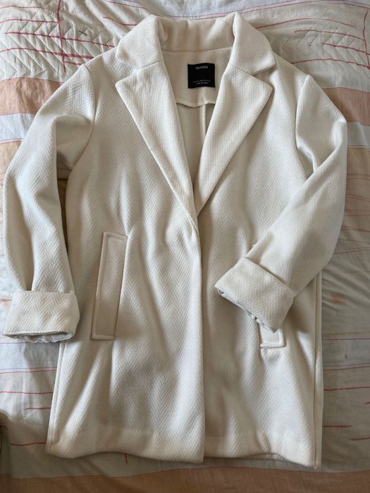 Палто Bershka бяло/кремаво