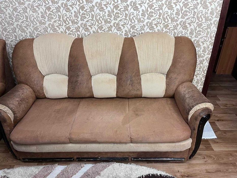 Срочно продается диван с двумя креслами